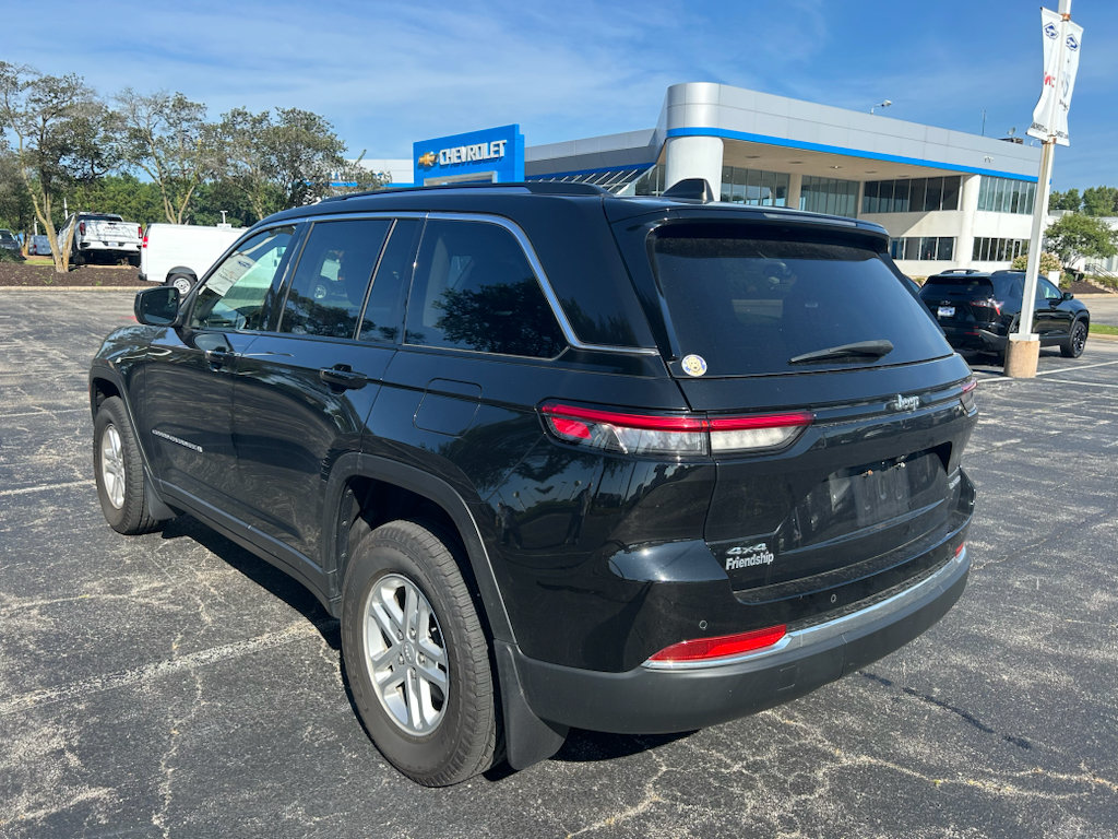 Used 2022 Jeep Grand Cherokee Laredo w/ Luxury Tech Group I AWD/4WD image 7