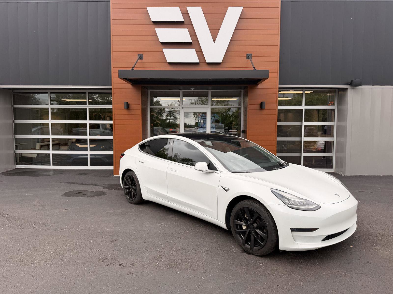 Used 2018 Tesla Model 3 Long Range RWD image 1