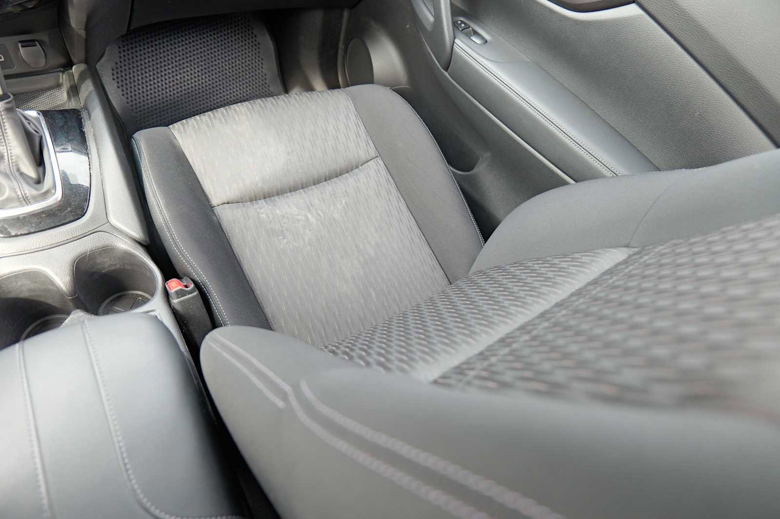 Used 2020 Nissan Rogue SV image 27