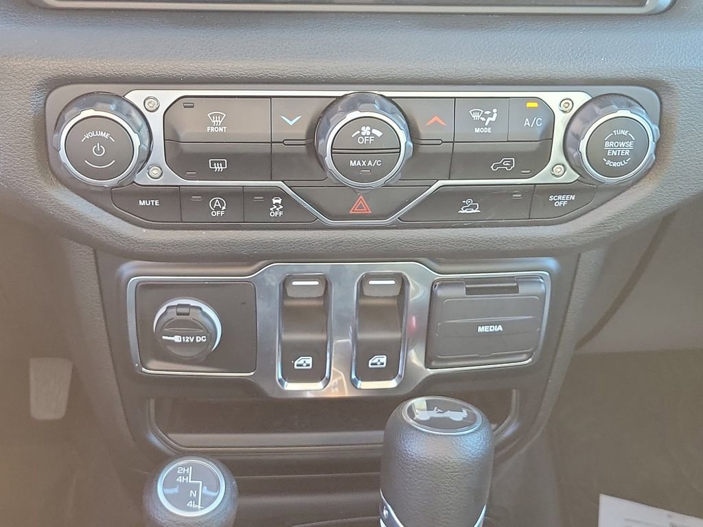 Used 2024 Jeep Wrangler Sport S image 32