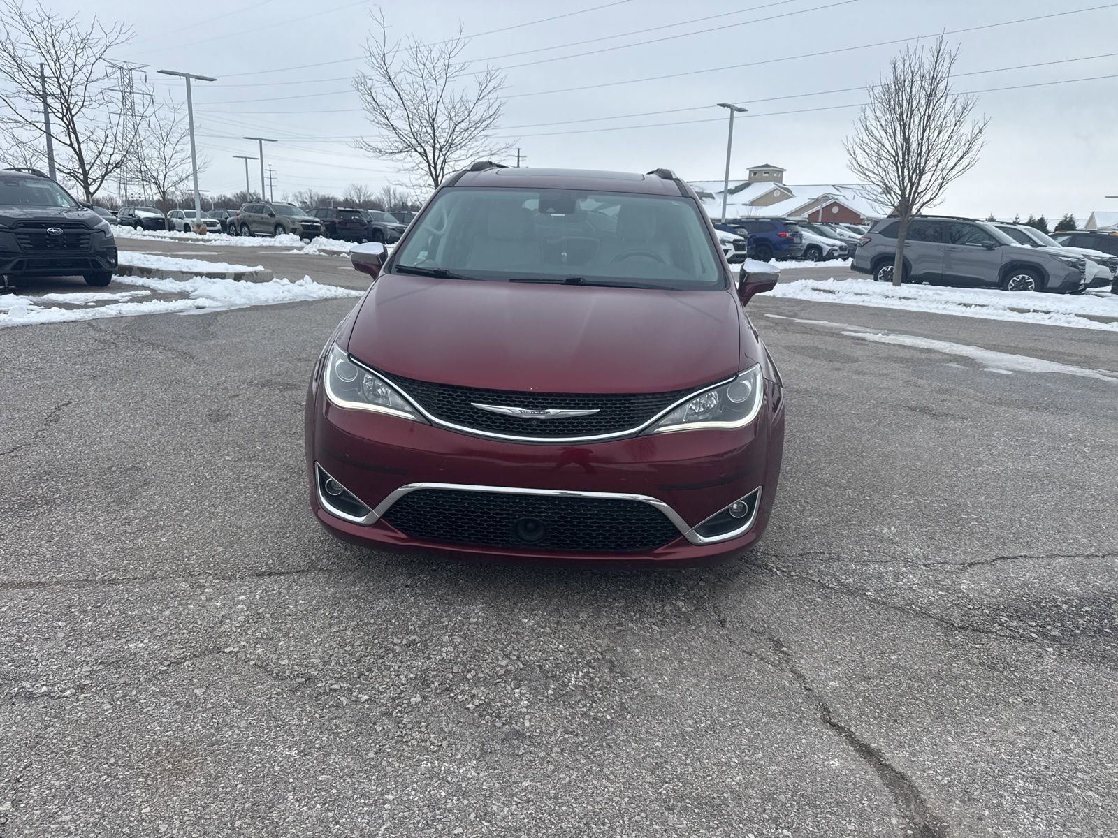 Used 2017 Chrysler Pacifica Limited image 4