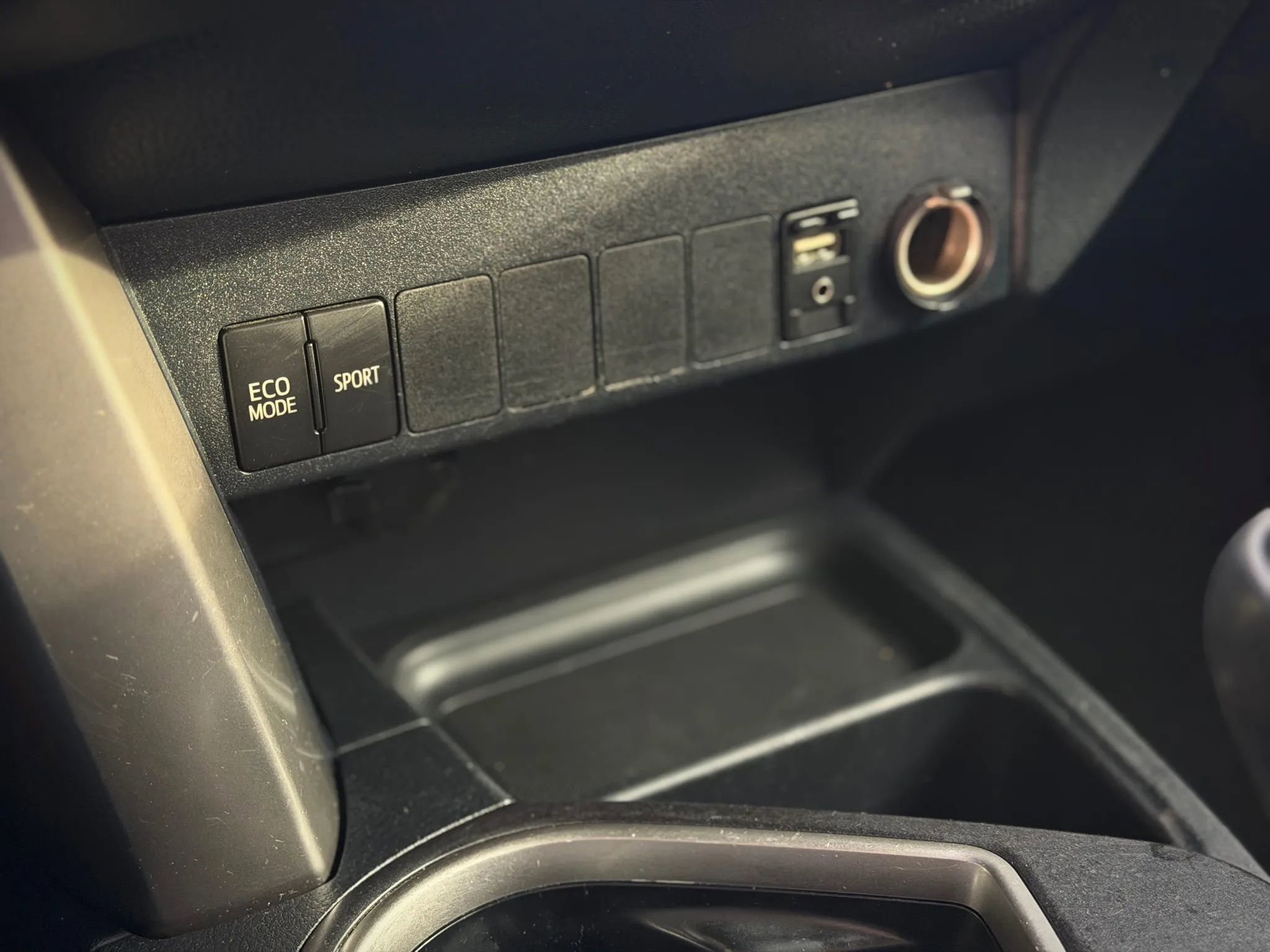 Used 2018 Toyota RAV4 XLE image 19