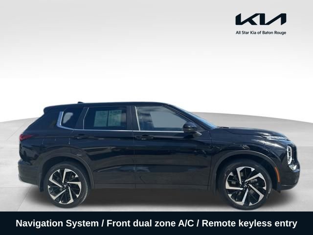 Used 2023 Mitsubishi Outlander SE image 1