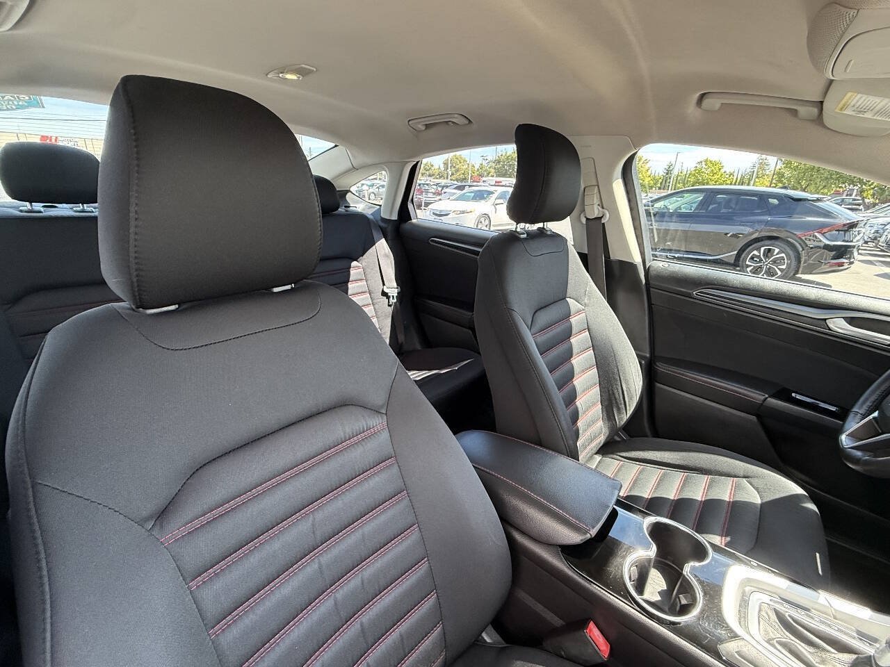 Used 2015 Ford Fusion SE w/ Equipment Group 201A FWD image 18