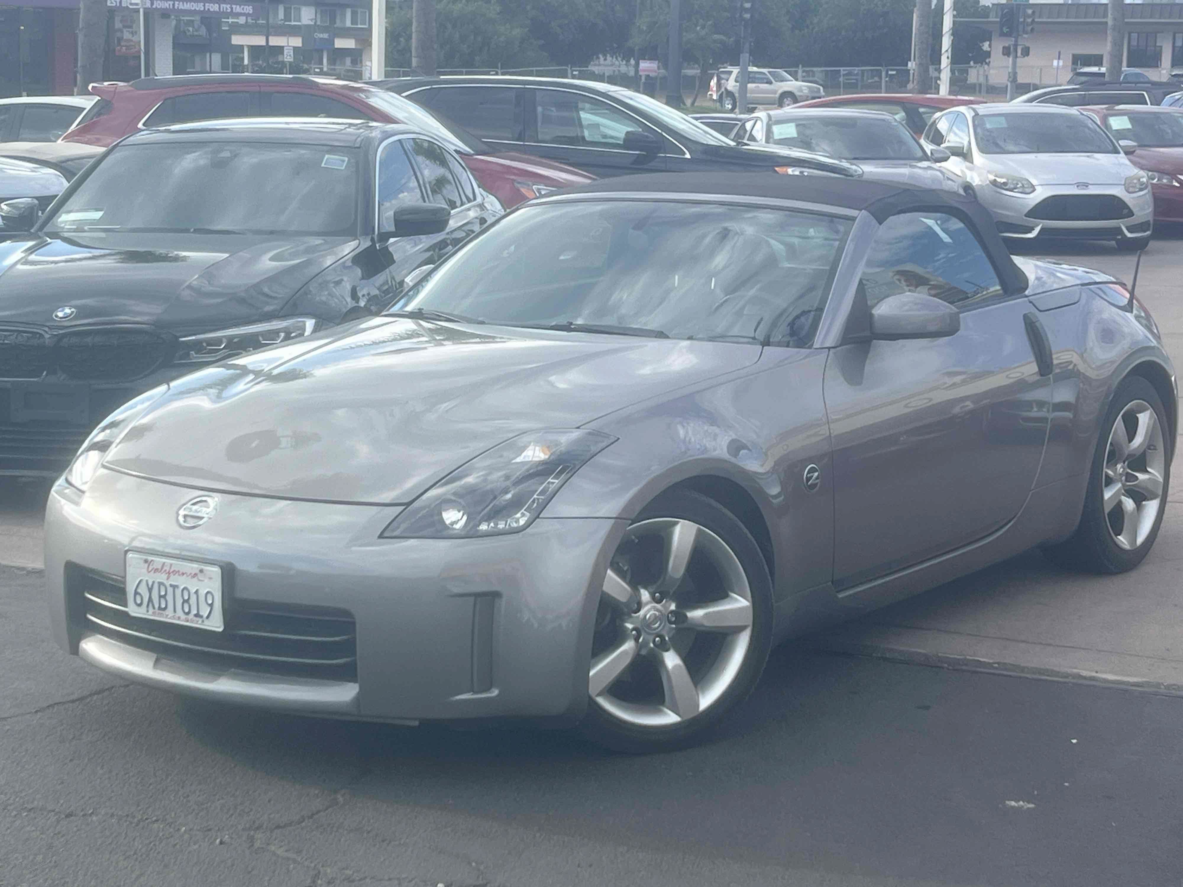 Used 2009 Nissan 350Z Touring RWD image 2