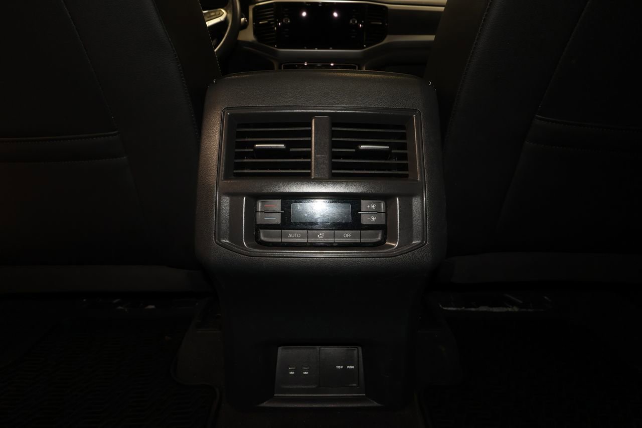 Used 2023 Volkswagen Atlas SEL R-Line AWD/4WD image 29