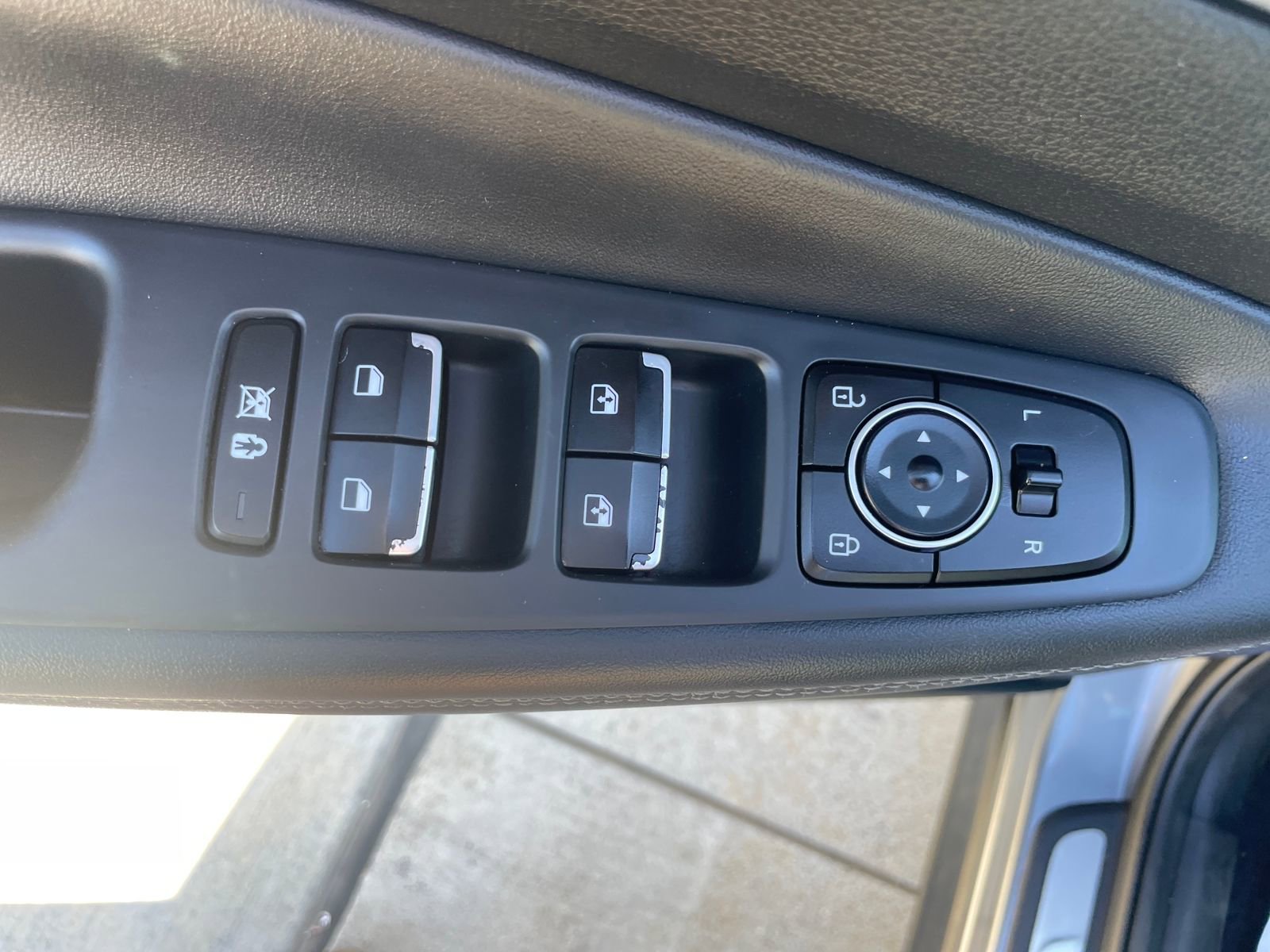 Used 2019 Hyundai Santa Fe SEL w/ Cargo Package image 12