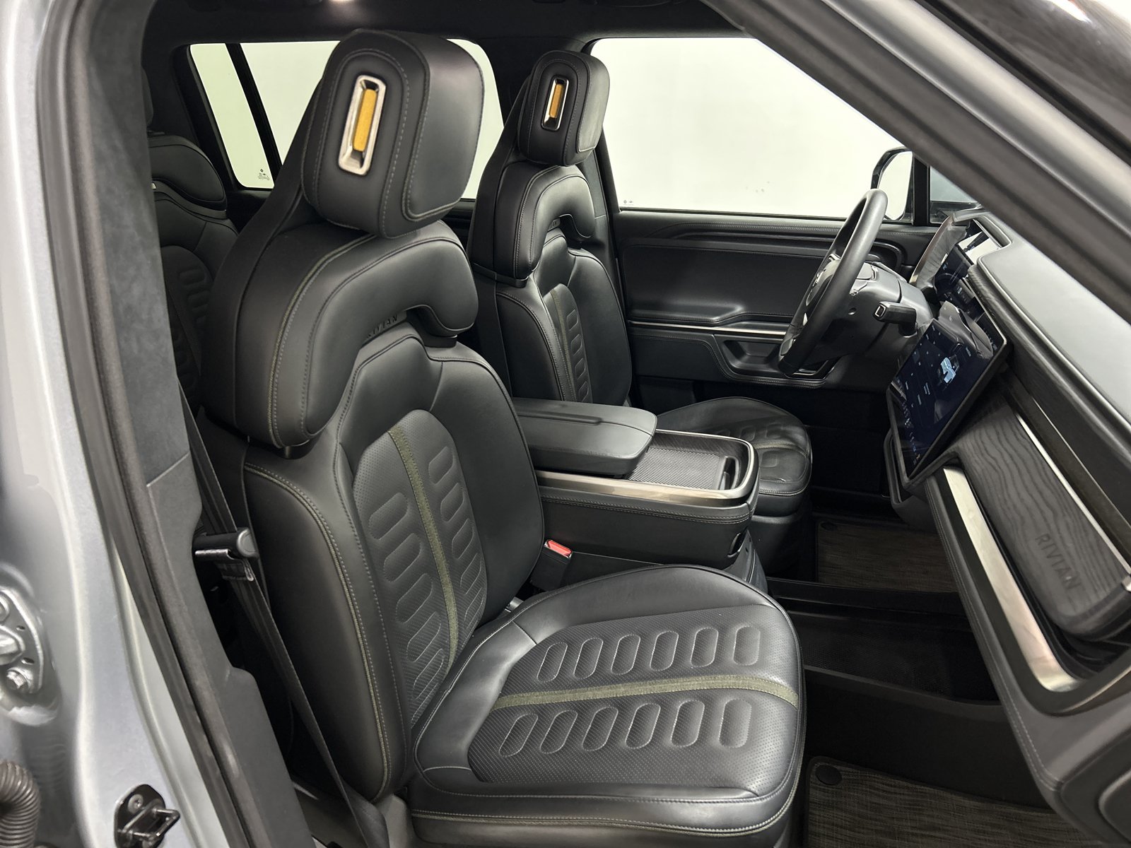 Used 2024 Rivian R1S Adventure AWD/4WD image 24
