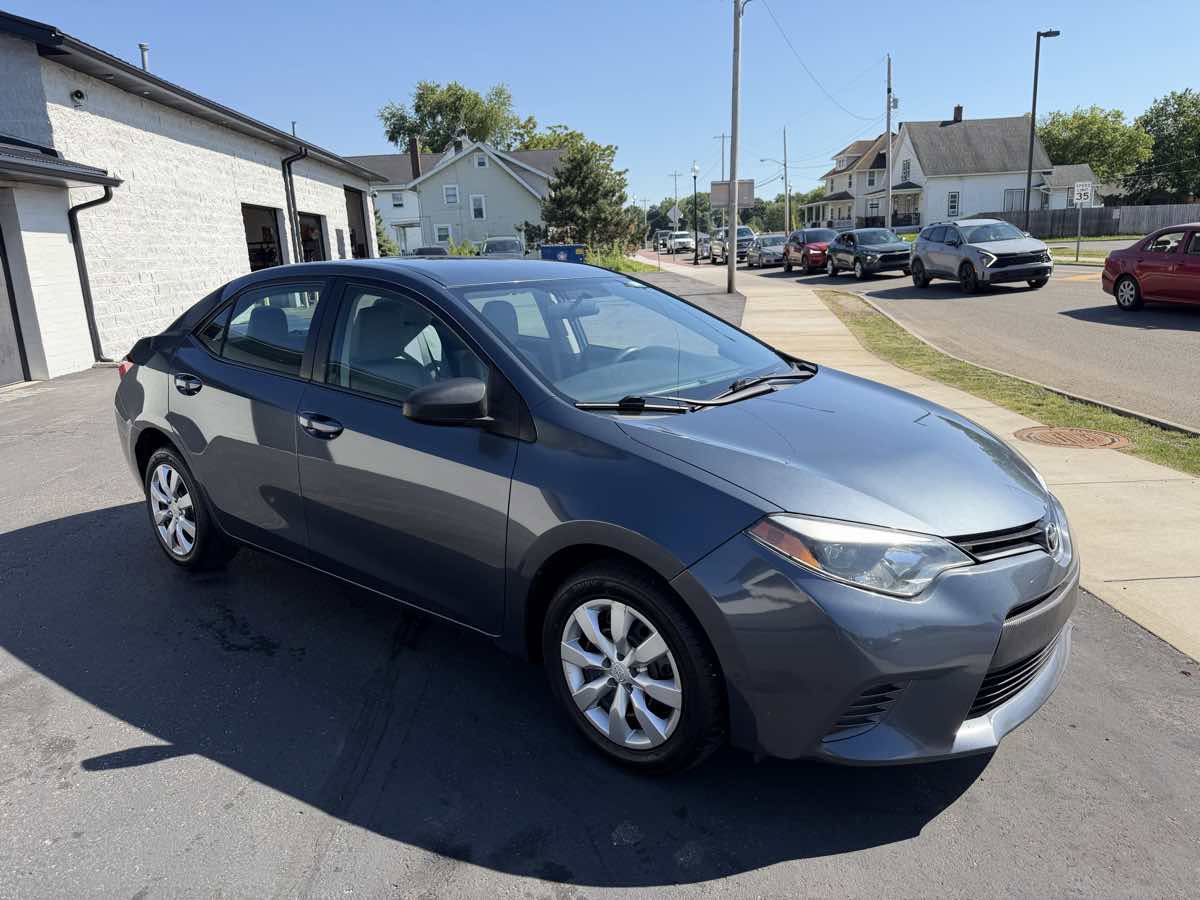 Used 2016 Toyota Corolla LE FWD image 6