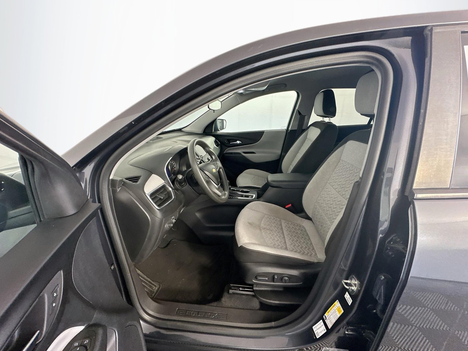 Used 2022 Chevrolet Equinox LS w/ LS Convenience Package FWD image 19