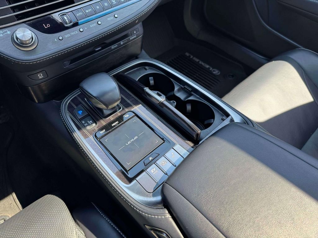 Used 2018 Lexus LS 500h AWD image 33
