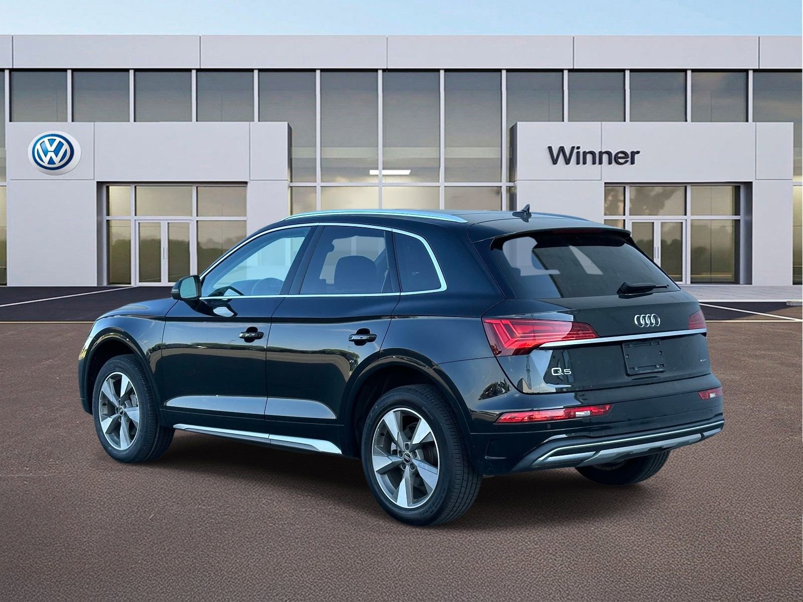 Used 2023 Audi Q5 2.0T Premium w/ Convenience Package AWD/4WD image 3