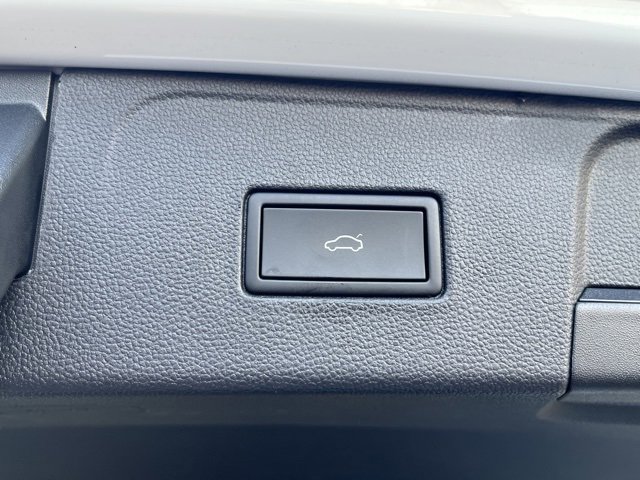 Used 2023 Volkswagen Atlas SE w/ Black Wheel Package image 31