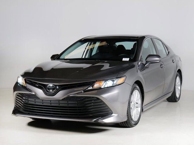 Used 2018 Toyota Camry LE FWD image 1