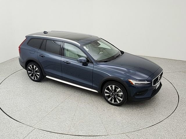 New 2026 Volvo V60 B5 Cross Country Ultra w/ Climate Package image 15
