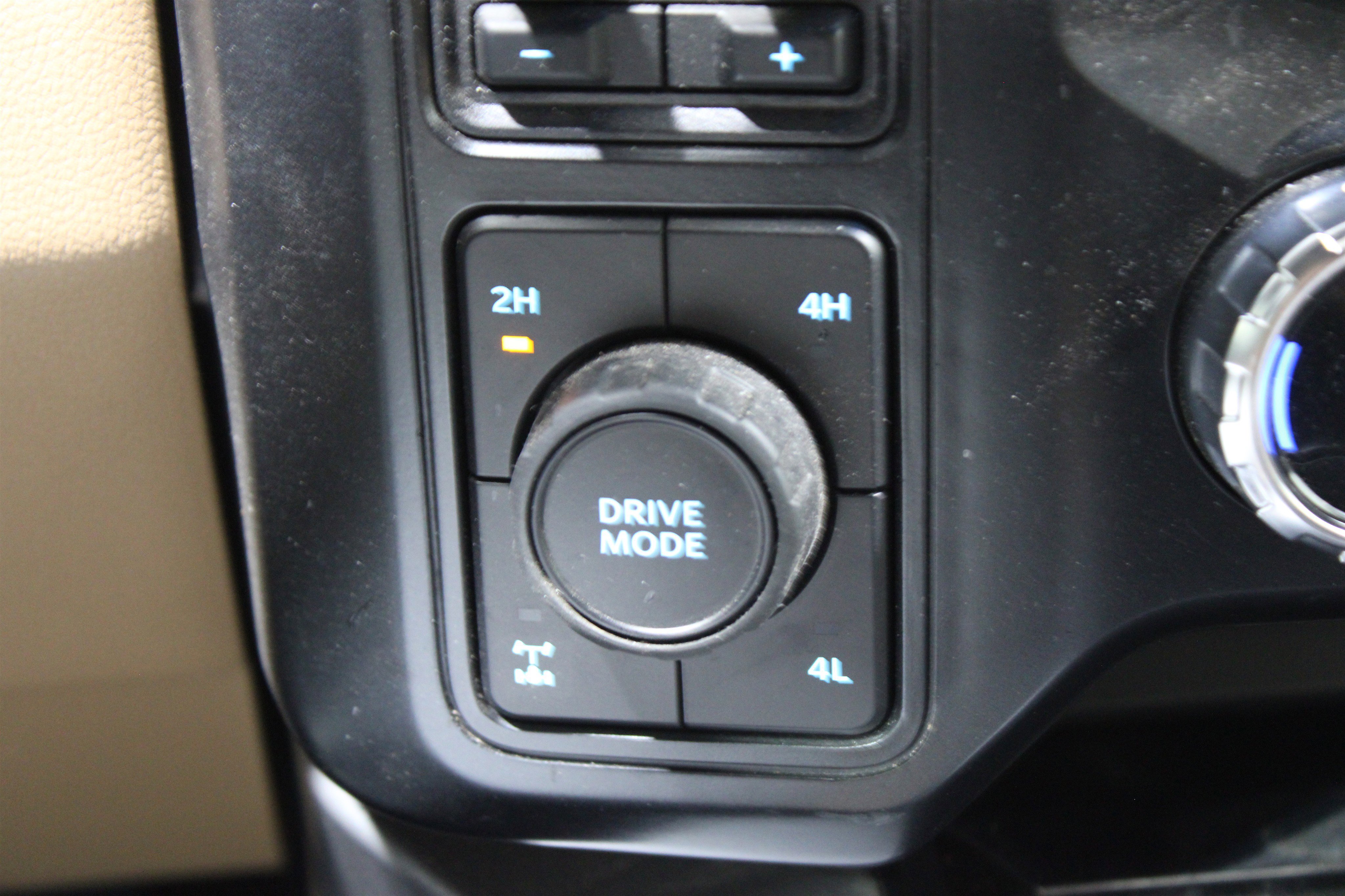 Used 2023 Ford F250 Lariat w/ Lariat Ultimate Package image 17