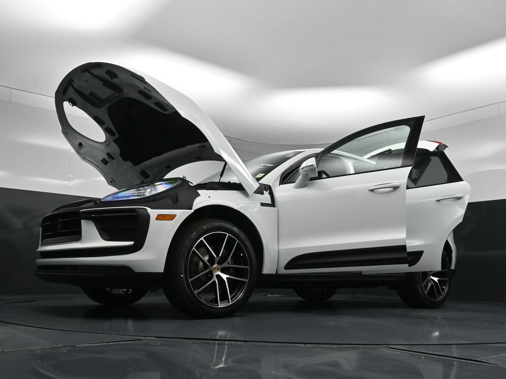 New 2026 Porsche Macan AWD/4WD image 38