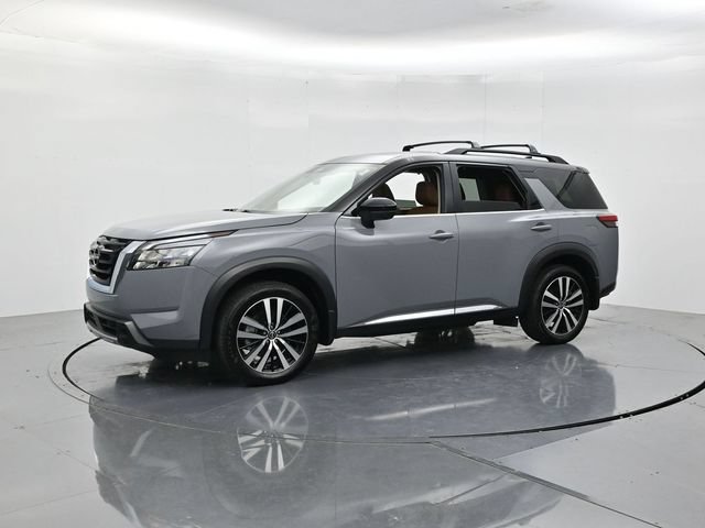 Used 2025 Nissan Pathfinder Platinum FWD image 5