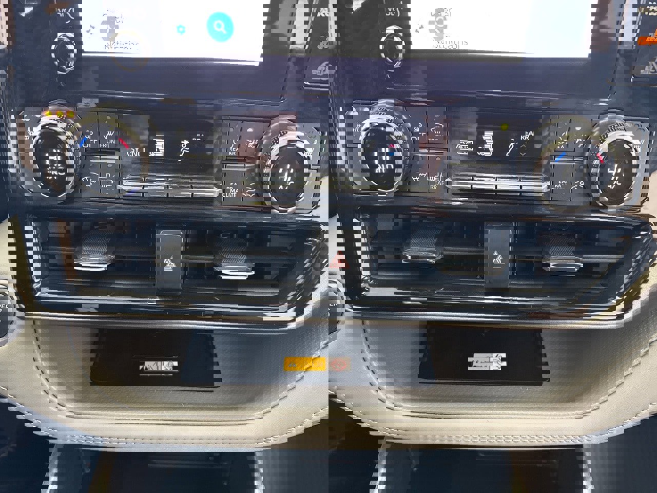 Certified 2024 Toyota Highlander XLE image 28