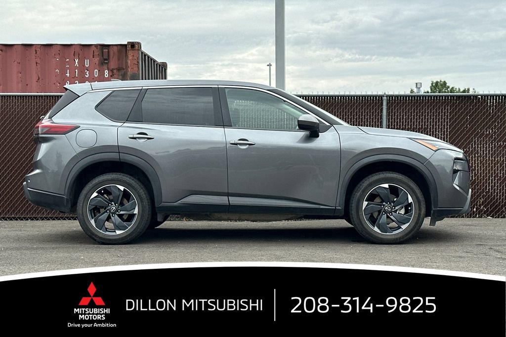 Used 2025 Nissan Rogue SV AWD/4WD image 3