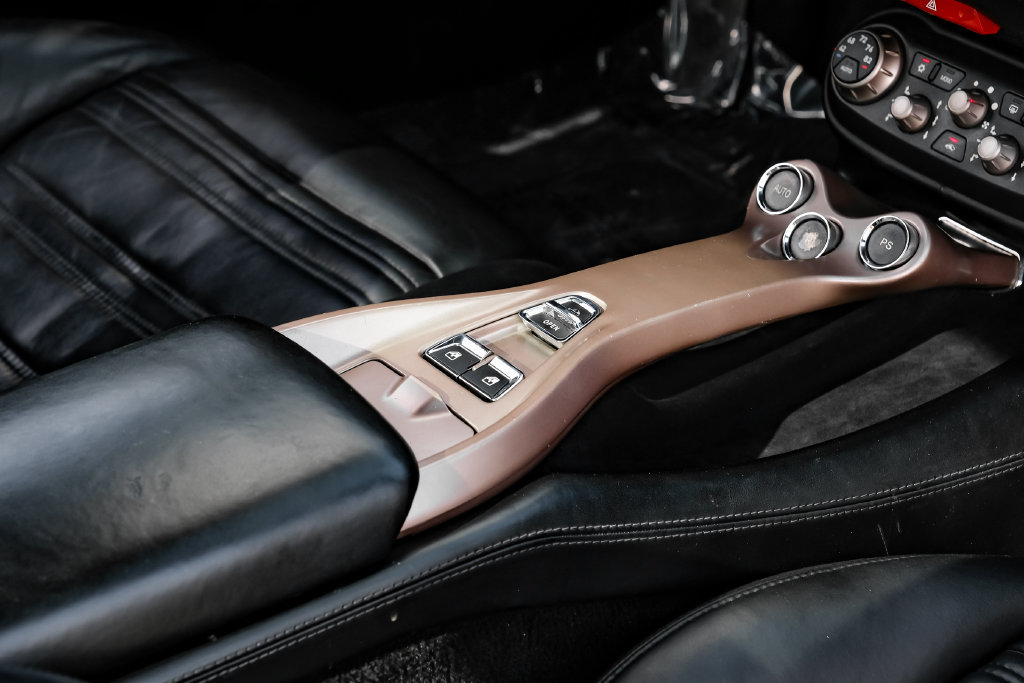 Used 2014 Ferrari California RWD image 23