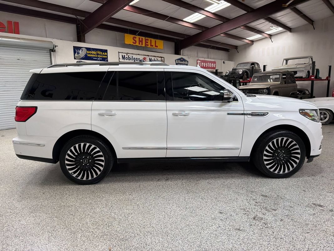 Used 2020 Lincoln Navigator Black Label w/ Cargo Convenience Package AWD/4WD image 9