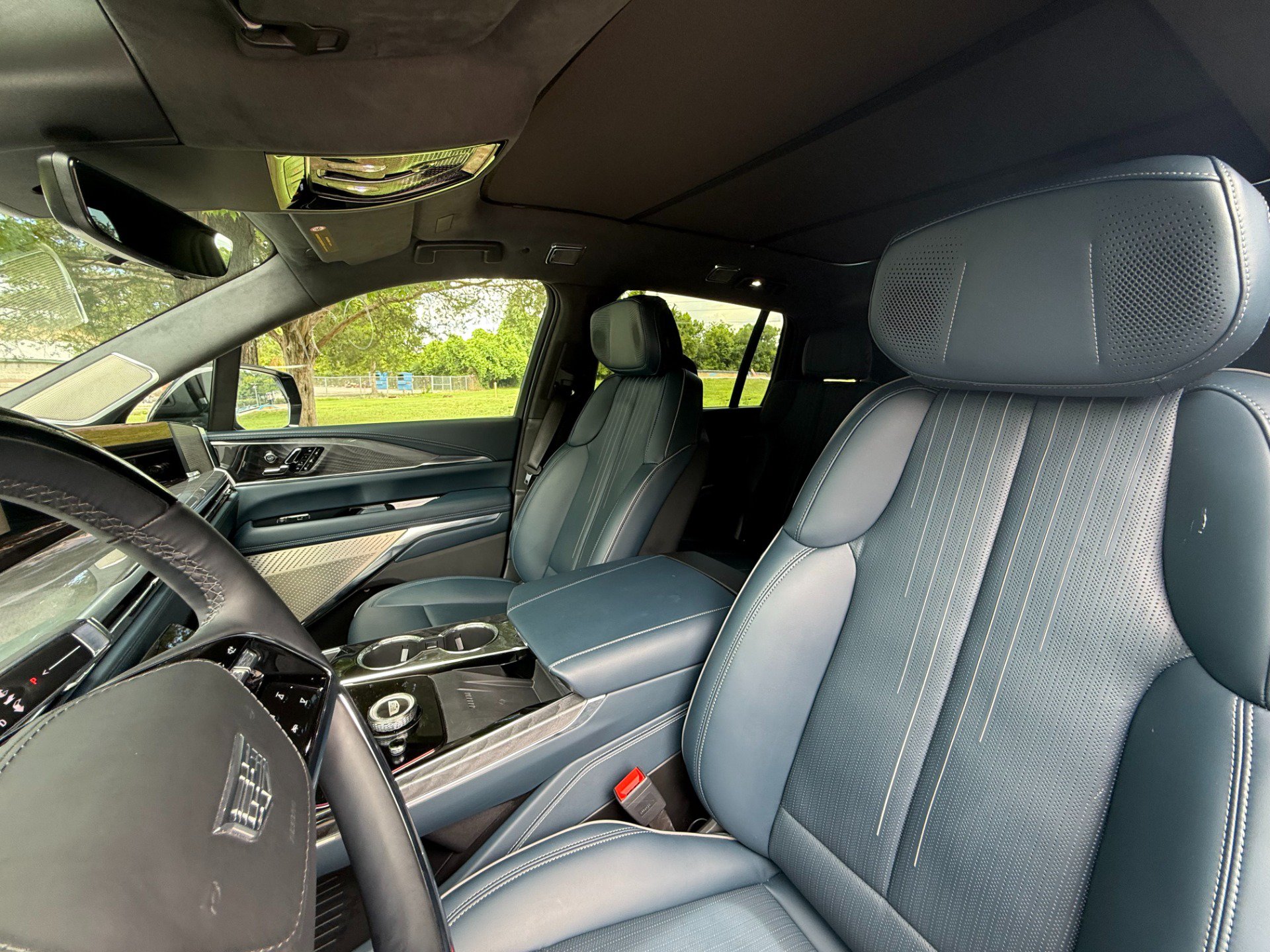 Used 2025 Cadillac Escalade IQ Luxury 2 w/ LPO, Premium Carpet Package AWD/4WD image 11