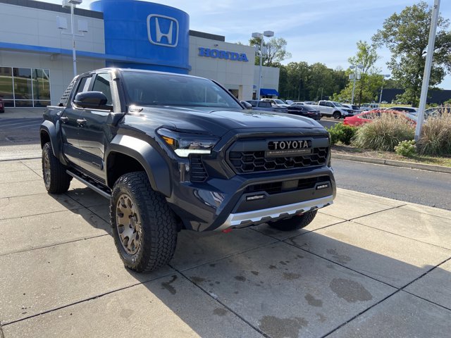 Used 2025 Toyota Tacoma 4x4 Double Cab Hybrid image 2