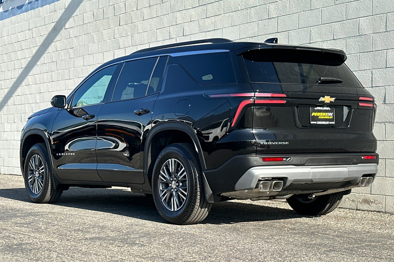 Used 2026 Chevrolet Traverse LT w/ LPO, Floor Liner Package FWD image 6