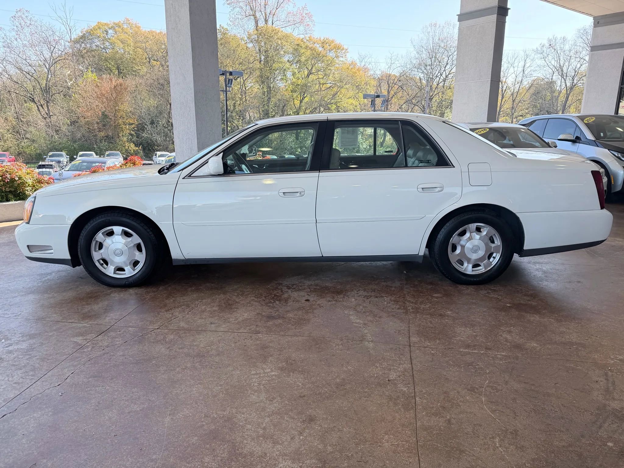 Used 2002 Cadillac De Ville Sedan 4D w/ Comfort/Convenience Pkg image 4