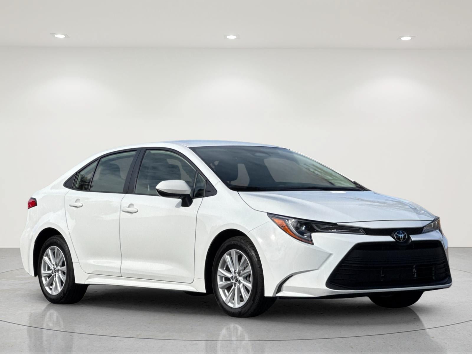 Used 2026 Toyota Corolla LE w/ LE Premium Package FWD image 8