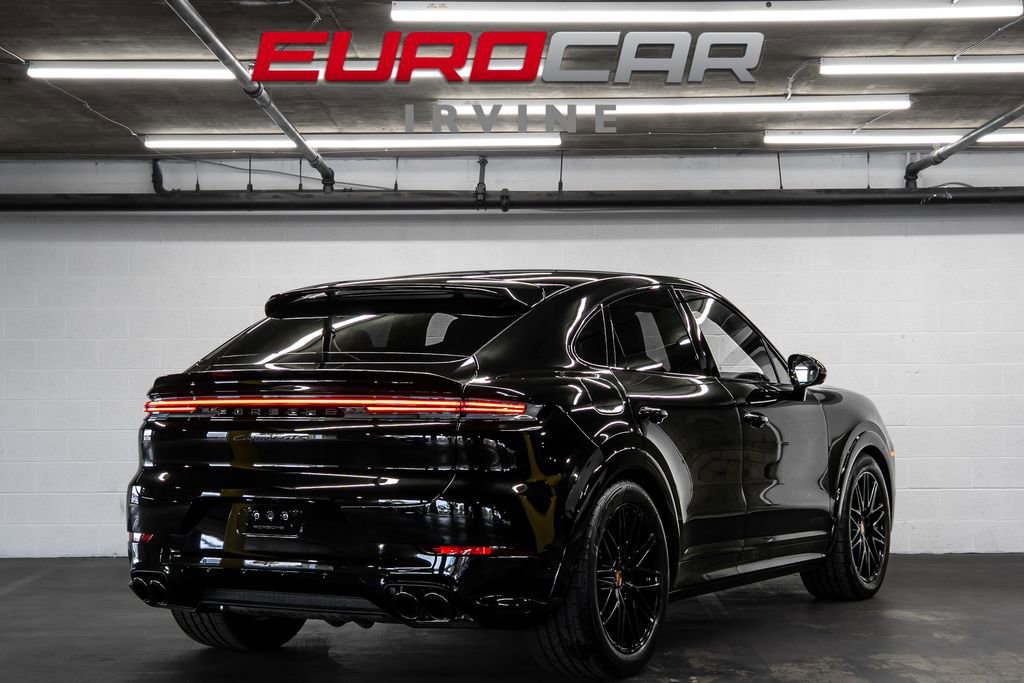 Used 2025 Porsche Cayenne GTS image 5