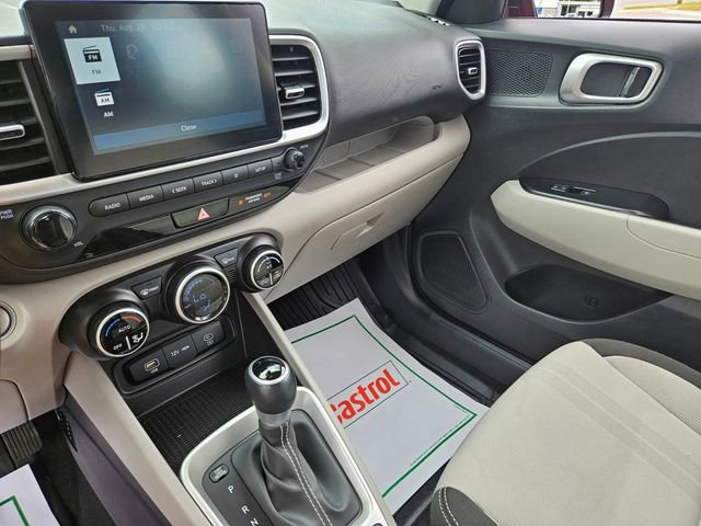 Used 2024 Hyundai Venue SEL FWD image 22