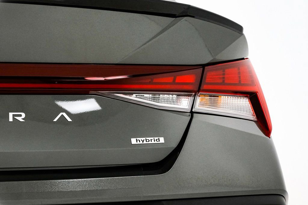 Used 2025 Hyundai Elantra SEL image 29