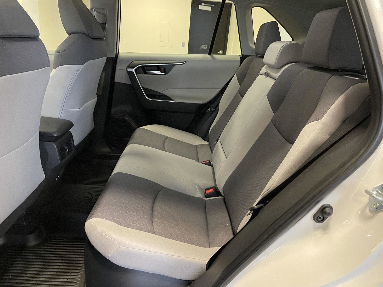 Used 2024 Toyota RAV4 XLE w/ Convenience Package image 28