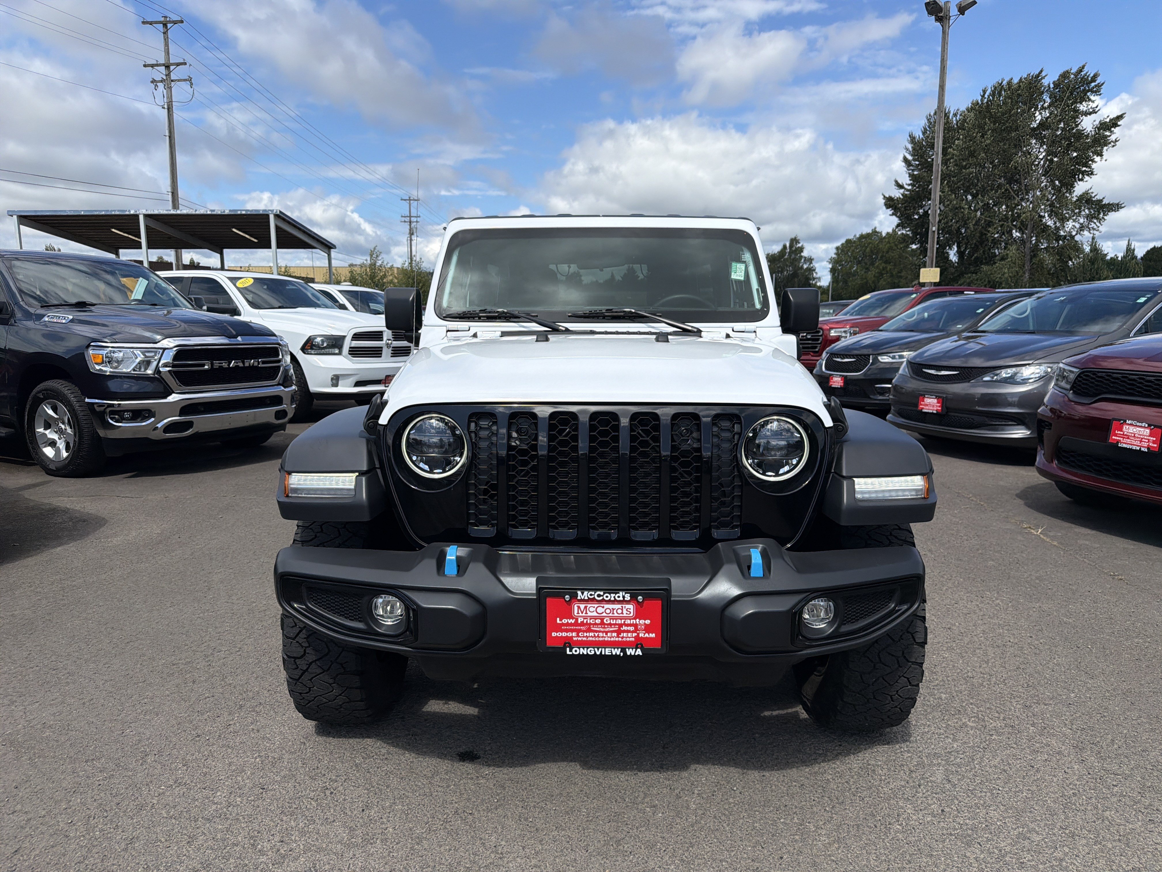 Used 2023 Jeep Wrangler Unlimited w/ Cold Weather Group AWD/4WD image 7