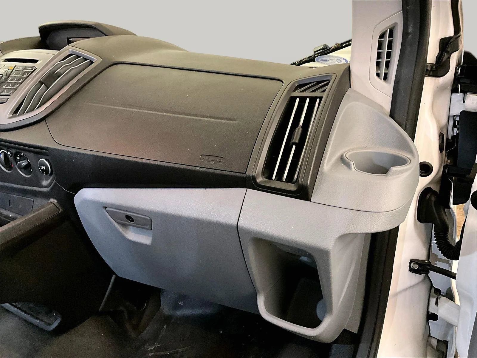 Used 2018 Ford Transit 150 130 Low Roof RWD image 15