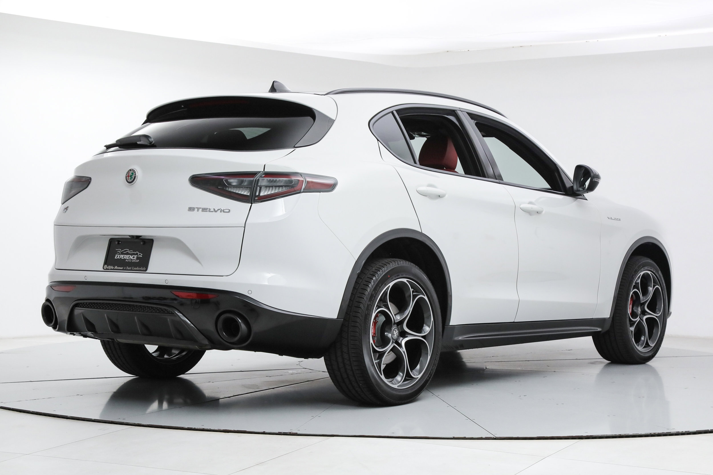 New 2026 Alfa Romeo Stelvio Sprint w/ Convenience Package AWD/4WD image 5