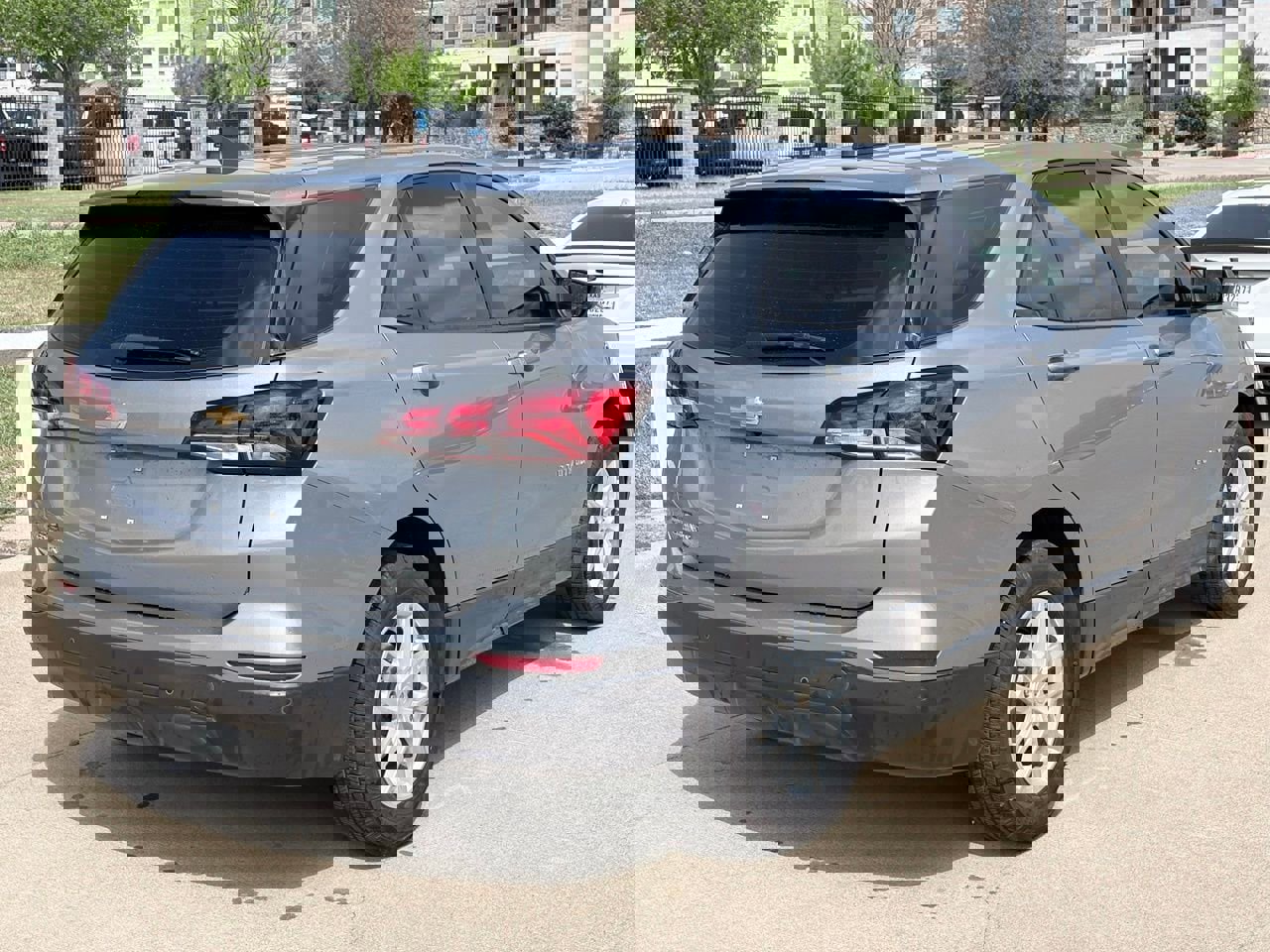 Used 2023 Chevrolet Equinox LS w/ Driver Confidence II Package image 4