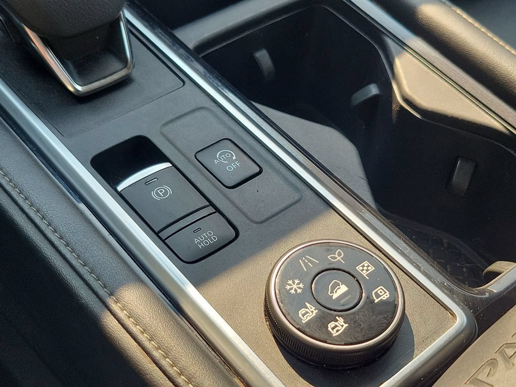 Used 2022 Nissan Pathfinder SL AWD/4WD image 30