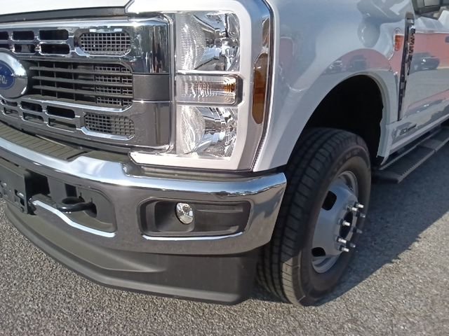 New 2026 Ford F350 XL w/ XL Chrome Package image 9