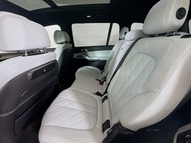 Used 2024 BMW X7 xDrive40i w/ Parking Assistance Package image 25
