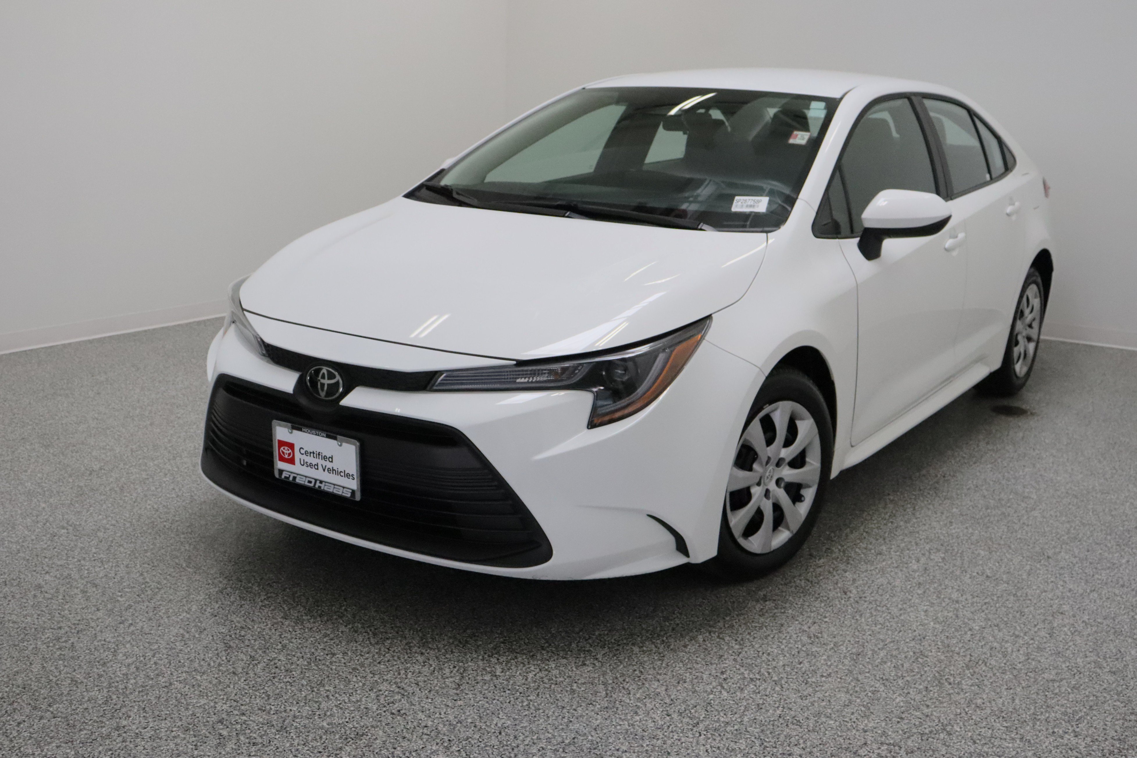 Used 2025 Toyota Corolla LE FWD image 2