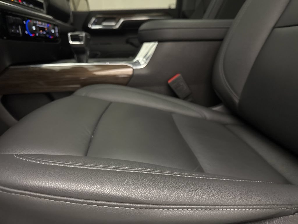 Used 2024 Chevrolet Silverado 1500 LT Trail Boss w/ Convenience Package II AWD/4WD image 19