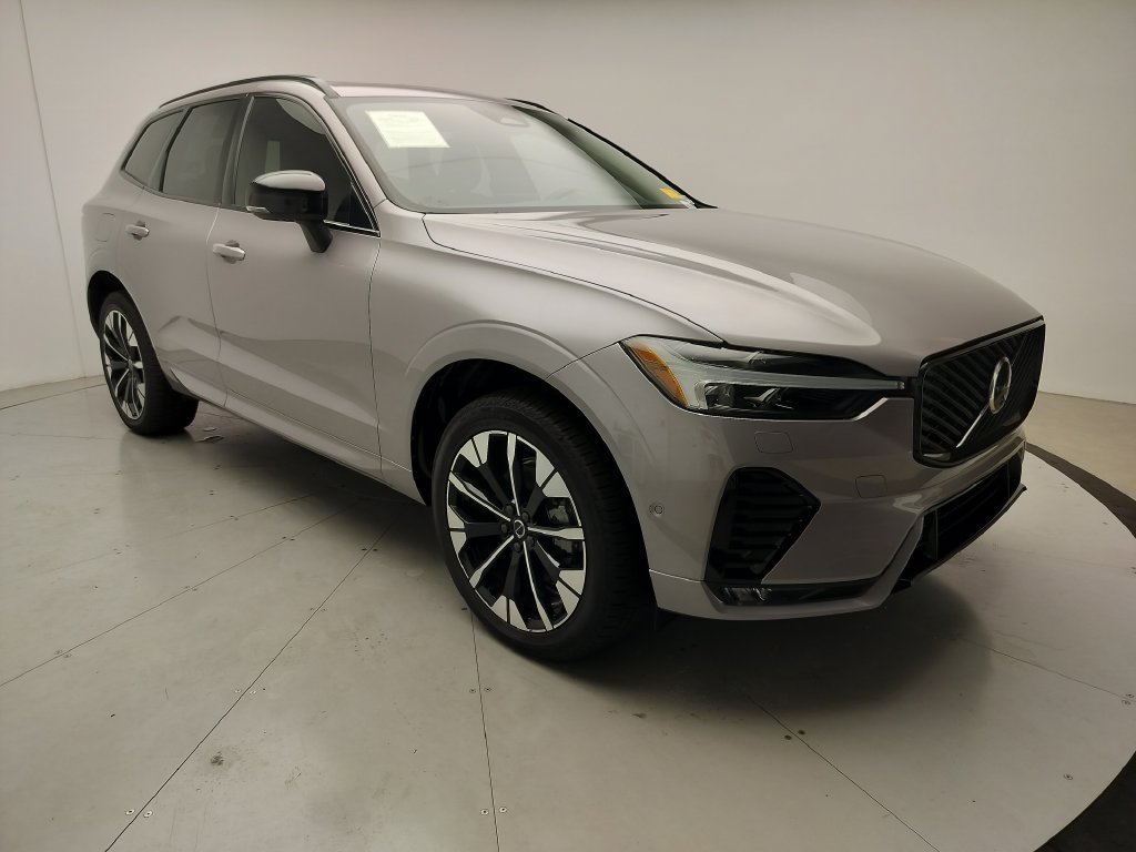 Used 2026 Volvo XC60 B5 Plus w/ Protection Package Premier AWD/4WD image 3