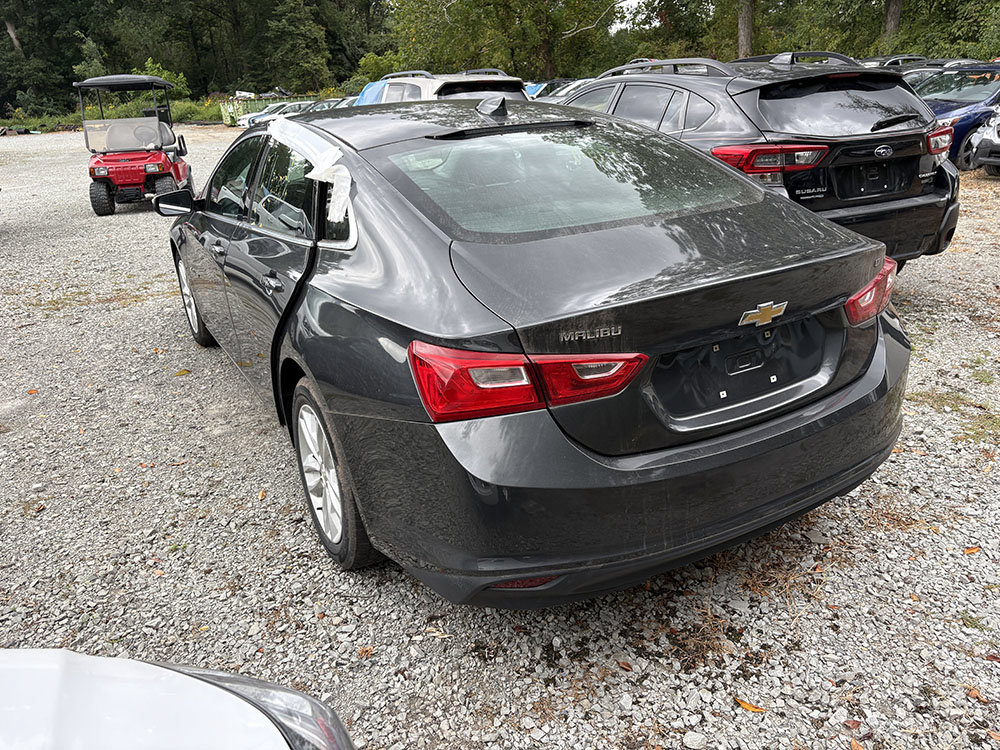 Used 2017 Chevrolet Malibu LT FWD image 2