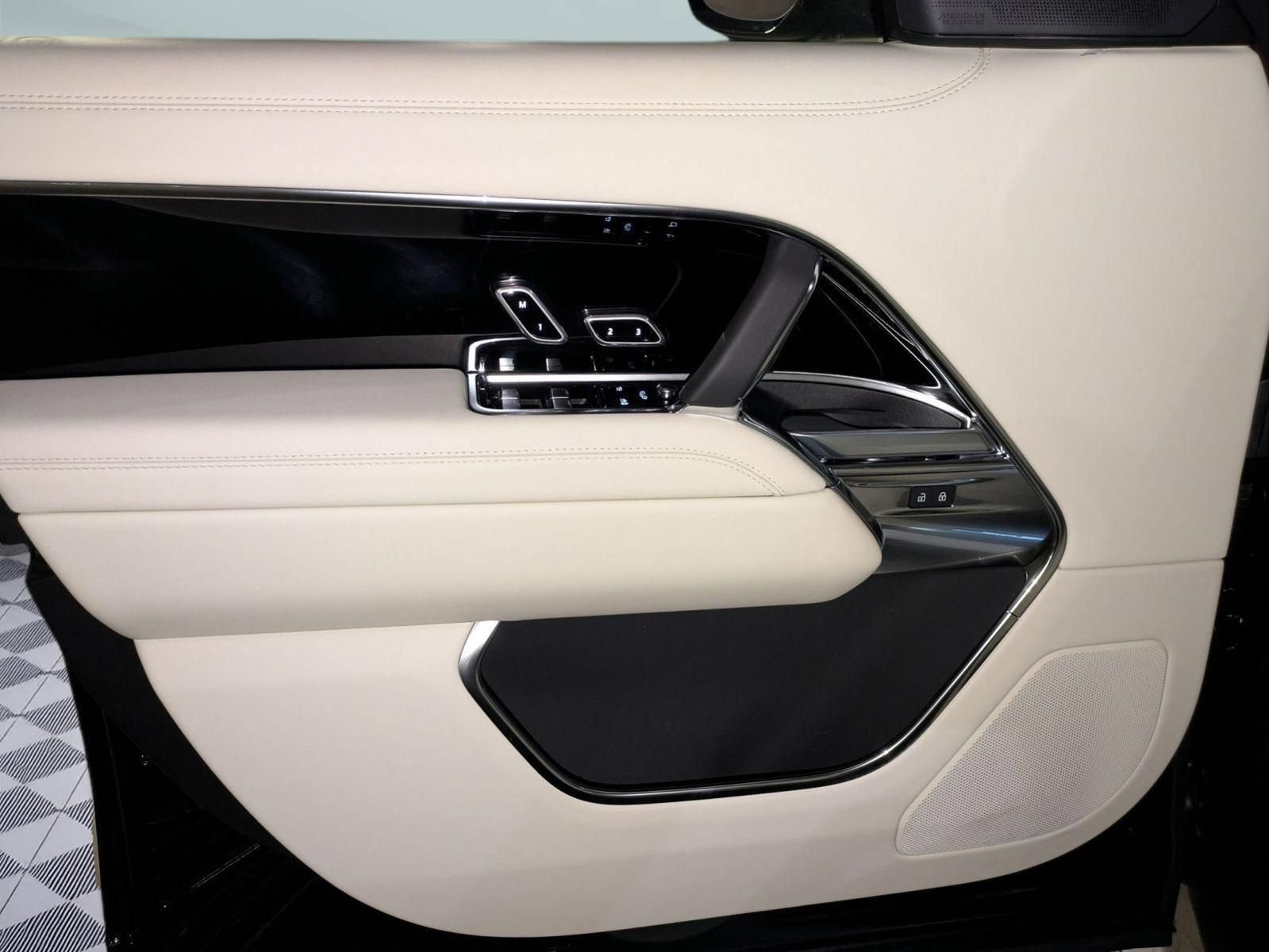 New 2026 Land Rover Range Rover SE AWD/4WD image 11
