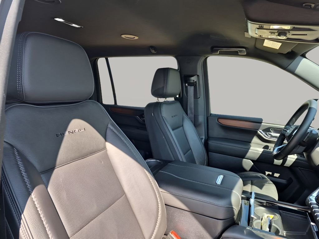 Used 2025 GMC Yukon XL Denali image 15