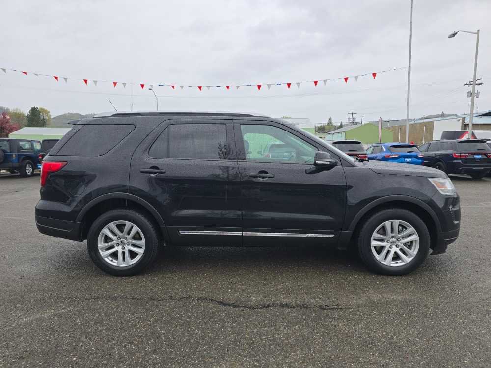 Used 2018 Ford Explorer XLT w/ Equipment Group 202A AWD/4WD image 6
