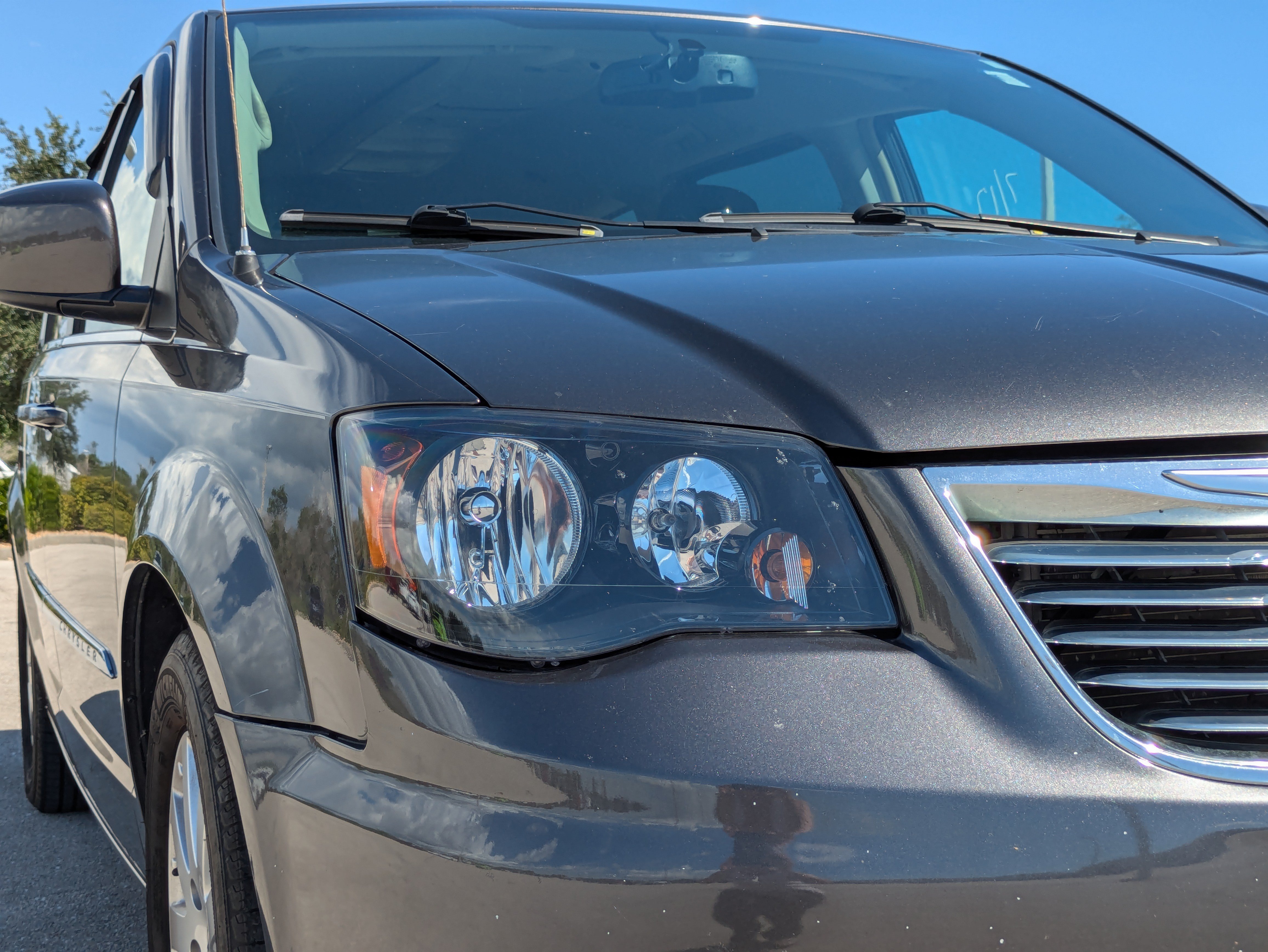 Used 2016 Chrysler Town & Country Touring FWD image 10